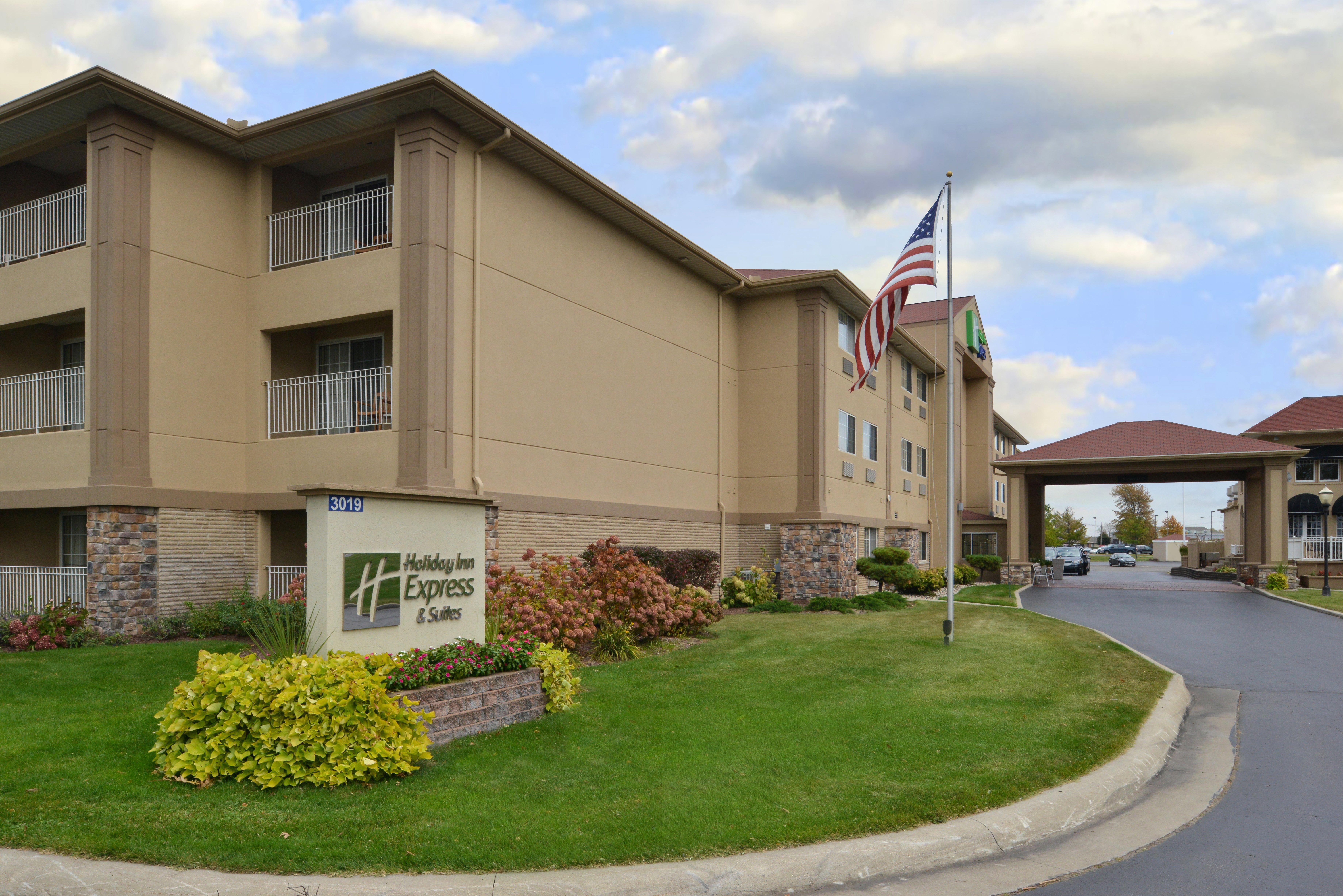 Holiday Inn Express Hotel & Suites-Saint Joseph By Ihg Exterior foto