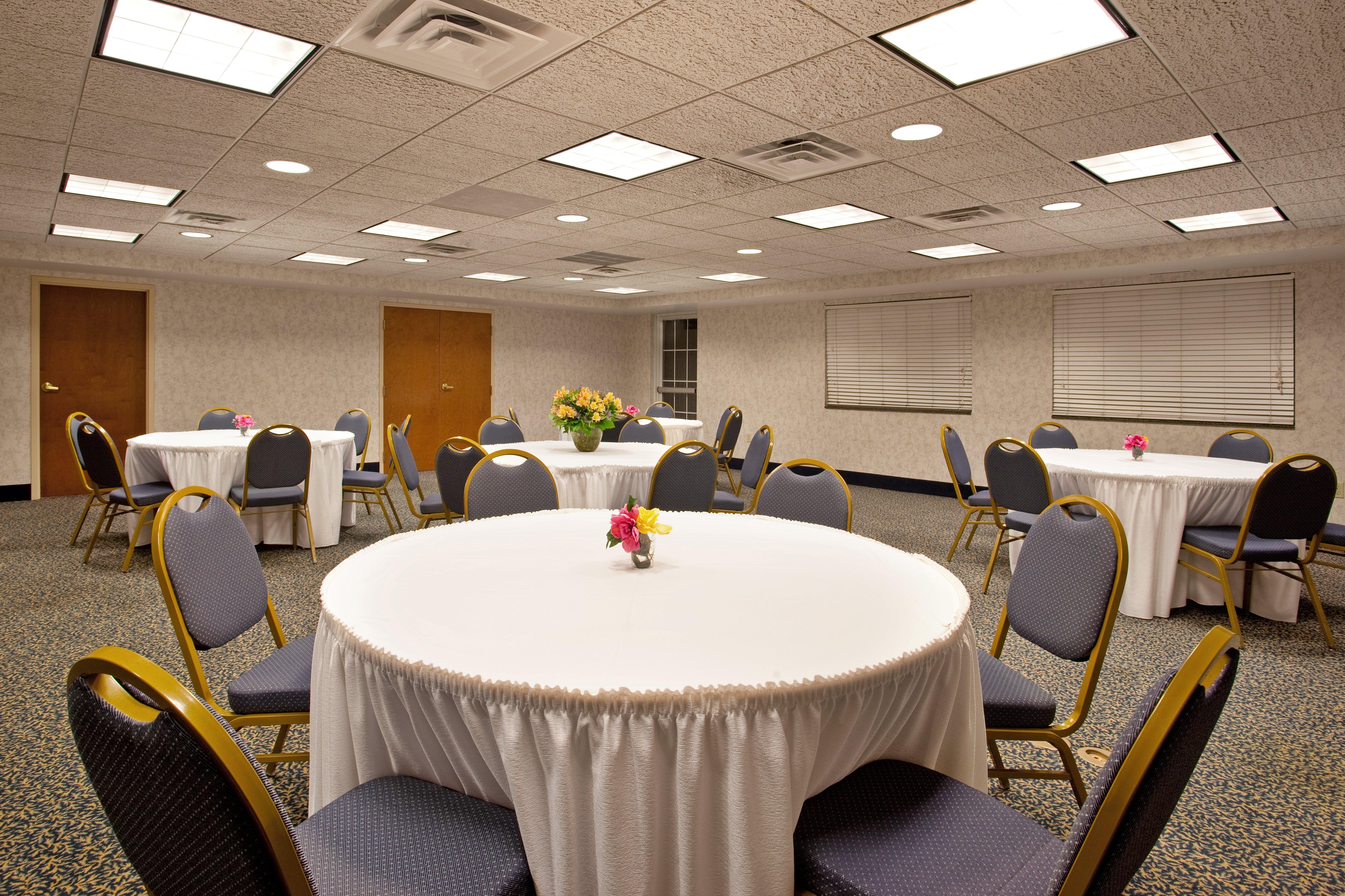 Holiday Inn Express Hotel & Suites-Saint Joseph By Ihg Exterior foto