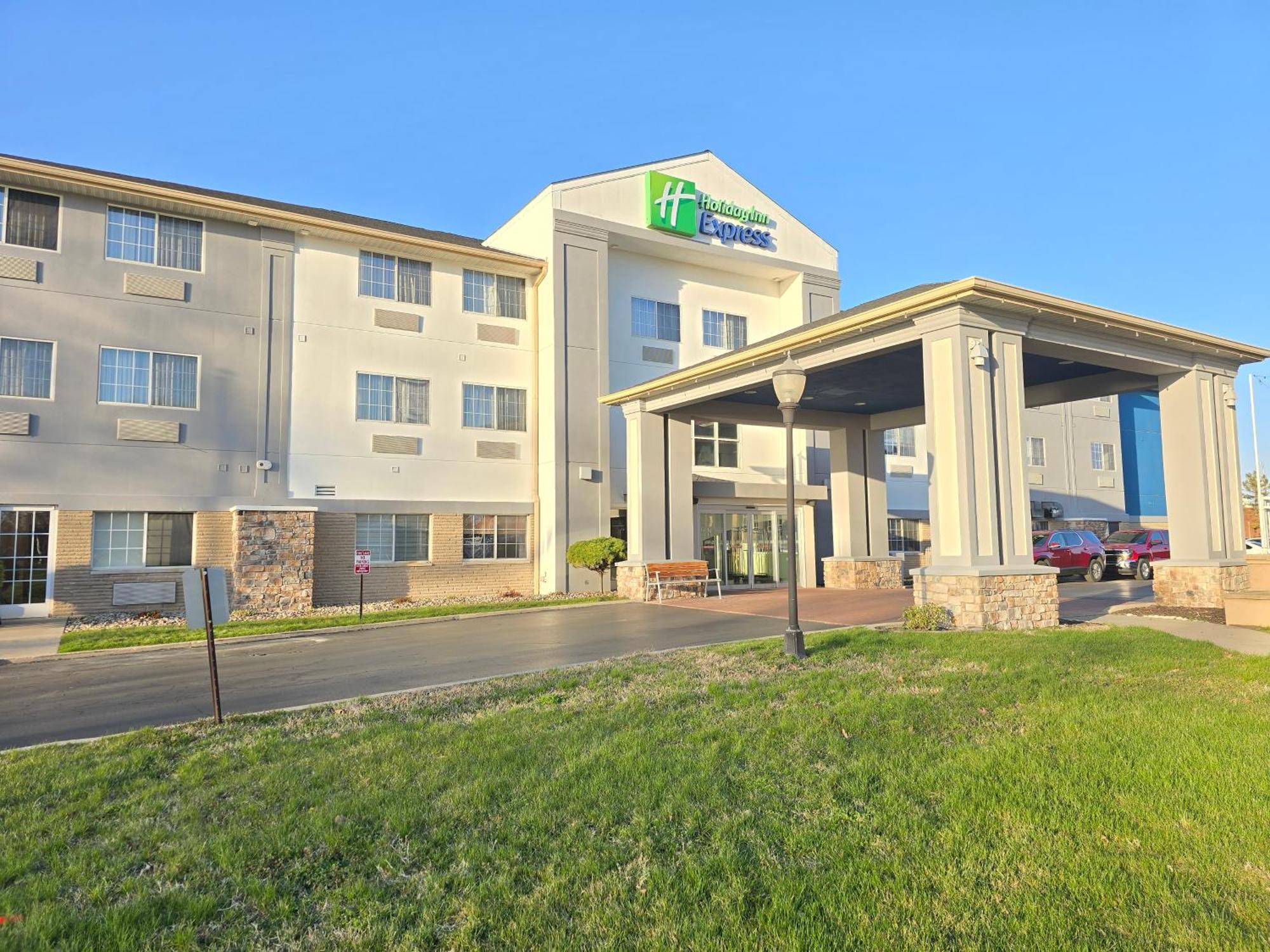 Holiday Inn Express Hotel & Suites-Saint Joseph By Ihg Exterior foto